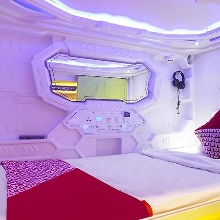 Super Oyo 91328 Fiducia Capsule Hotel Jakarta Eksteriør billede