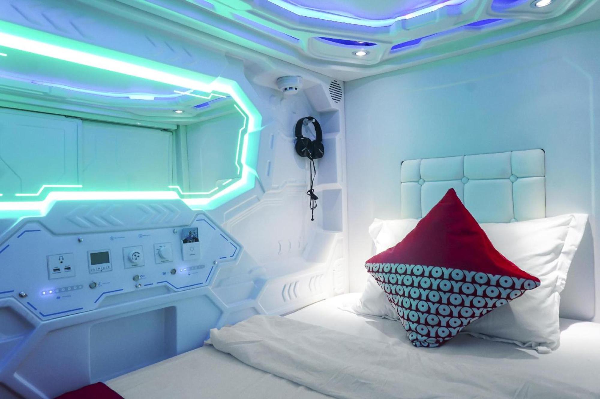 Super Oyo 91328 Fiducia Capsule Hotel Jakarta Eksteriør billede