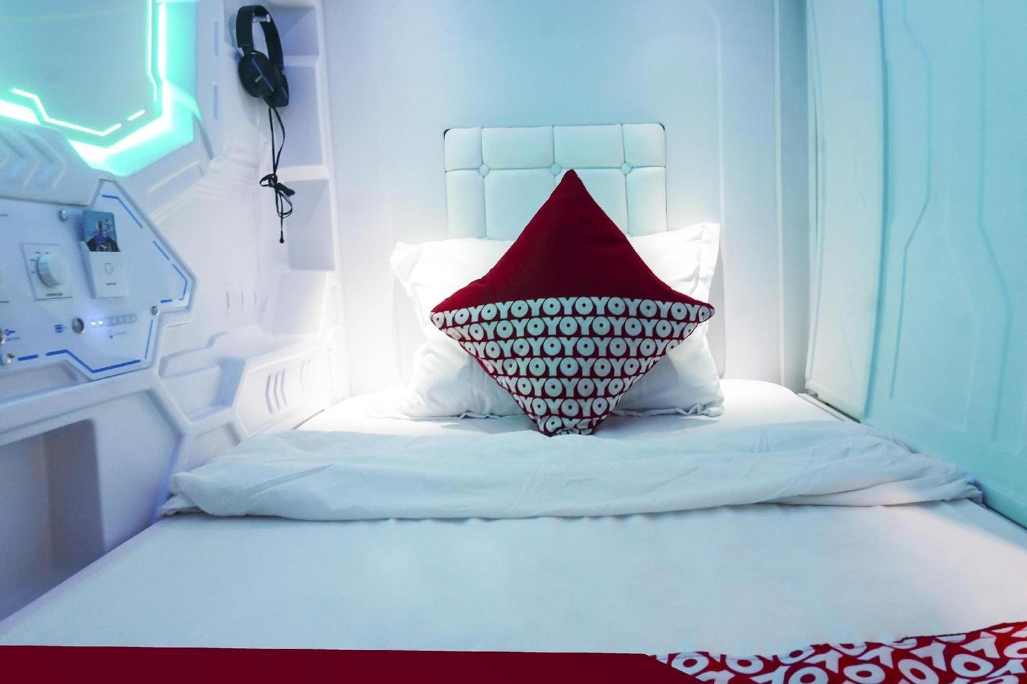 Super Oyo 91328 Fiducia Capsule Hotel Jakarta Eksteriør billede