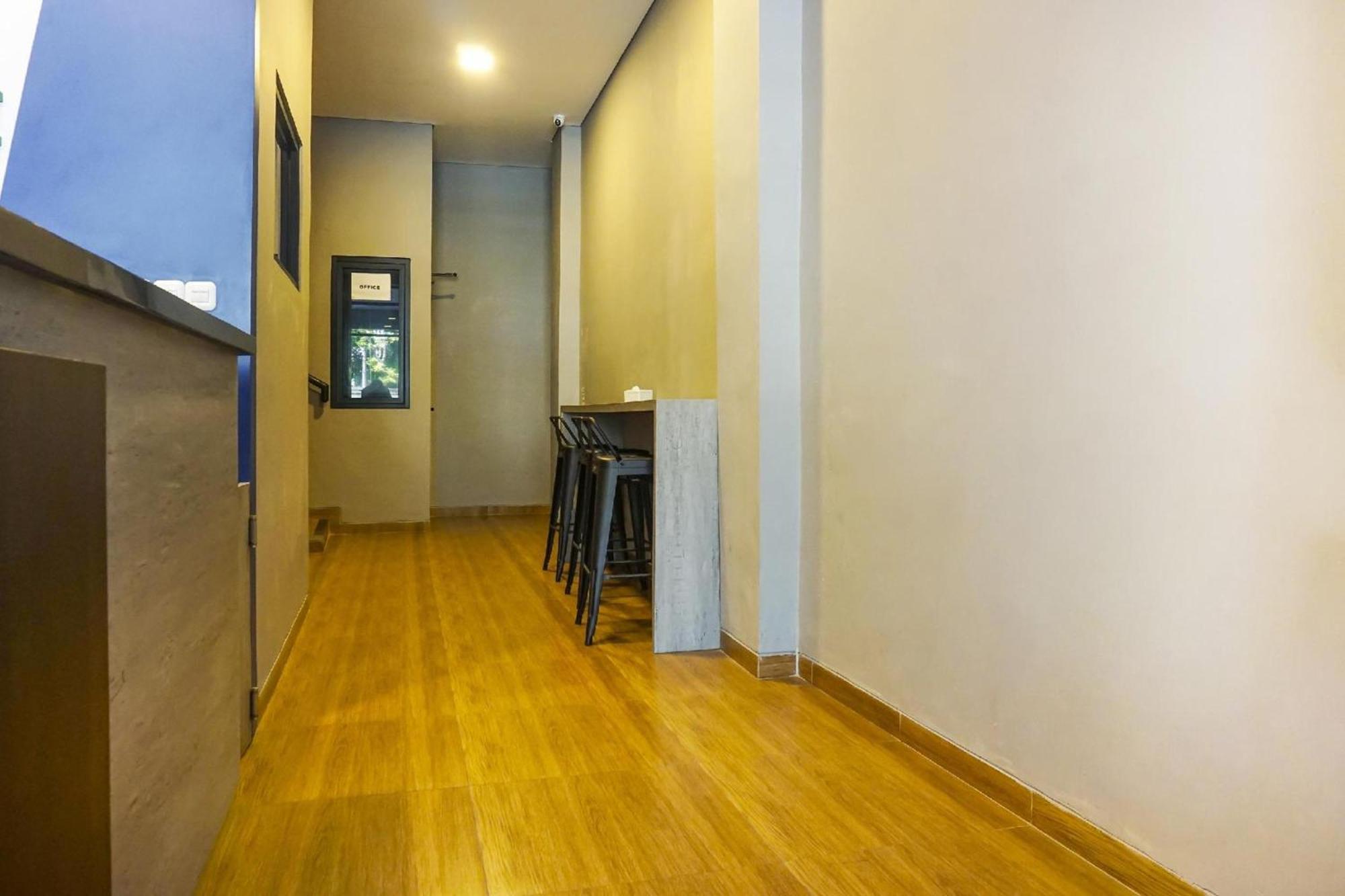 Super Oyo 91328 Fiducia Capsule Hotel Jakarta Eksteriør billede